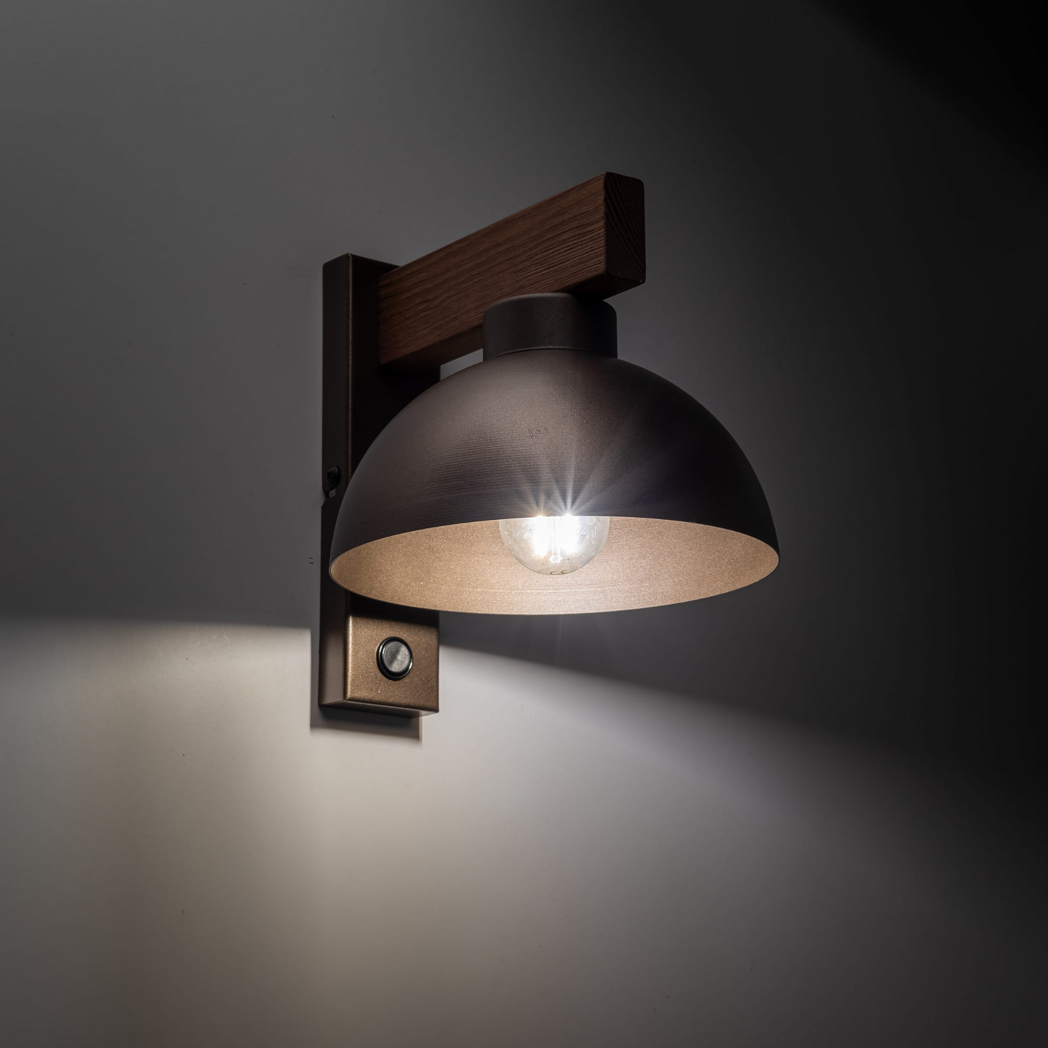 Kinkiet skandynawski industrialny loft rustykalny retro drewniany klosz metalowy brązowy orzech TK Lighting Oslo 6279 1x15W E27