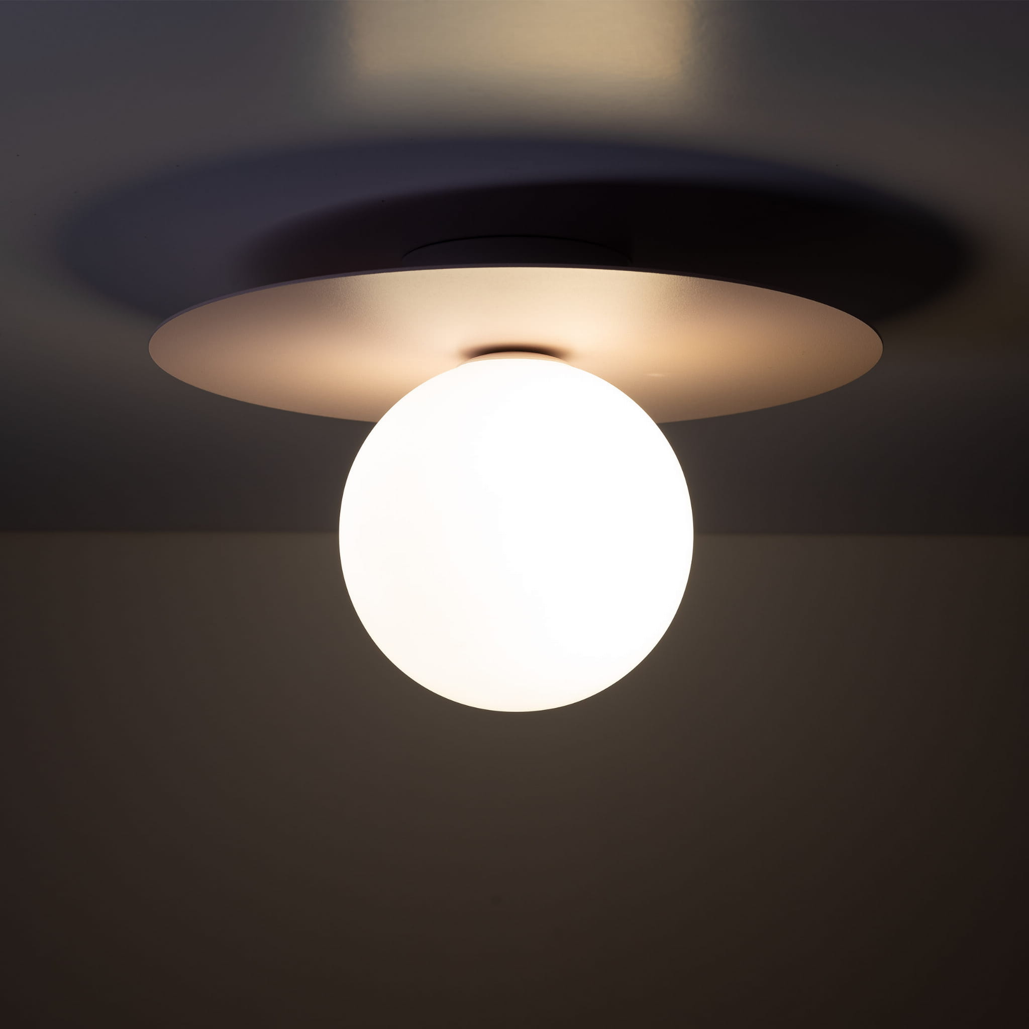 Kinkiet nowoczesny skandynawski klosz szklany kula różowy biały TK Lighting Pixi 10228 1x8W G9