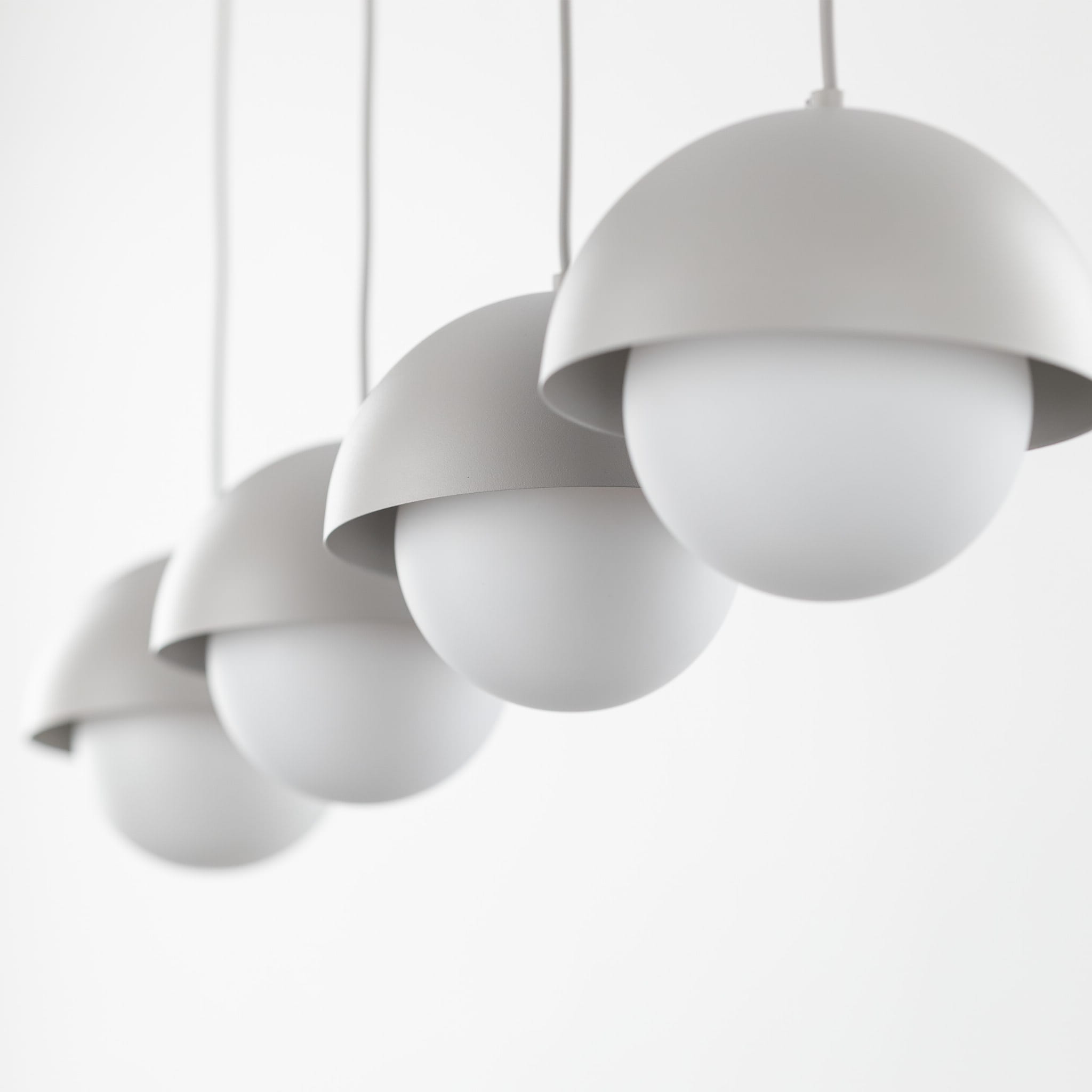 Lampa wisząca do salonu białe szklane kule nowoczesna skandynawska klosz metalowy miska beżowa TK Lighting Bono 10214 5x8W G9
