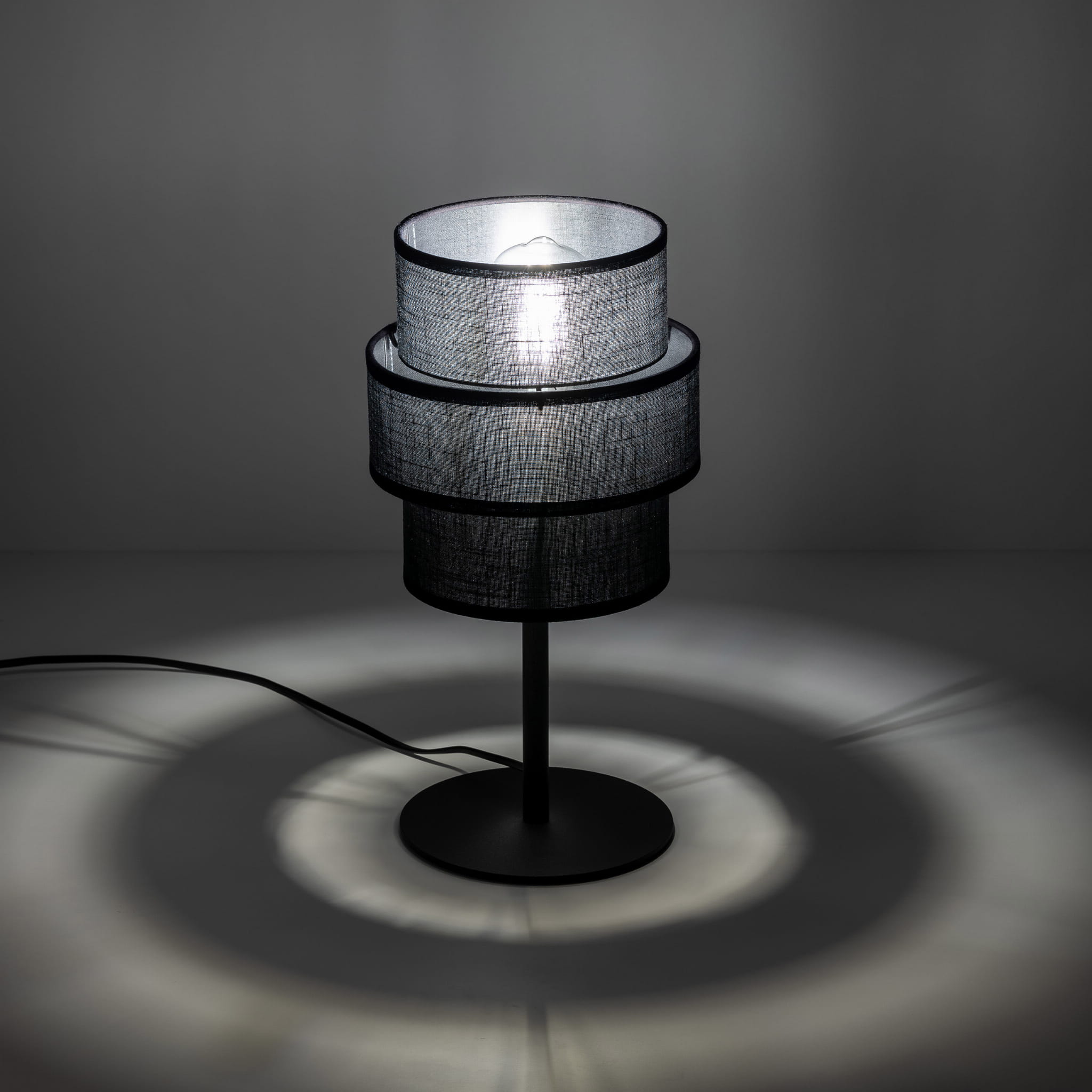 Lampka stołowa nocna abażur materiałowy tuba czarna TK Lighting Calisto 5895 1x15W E27