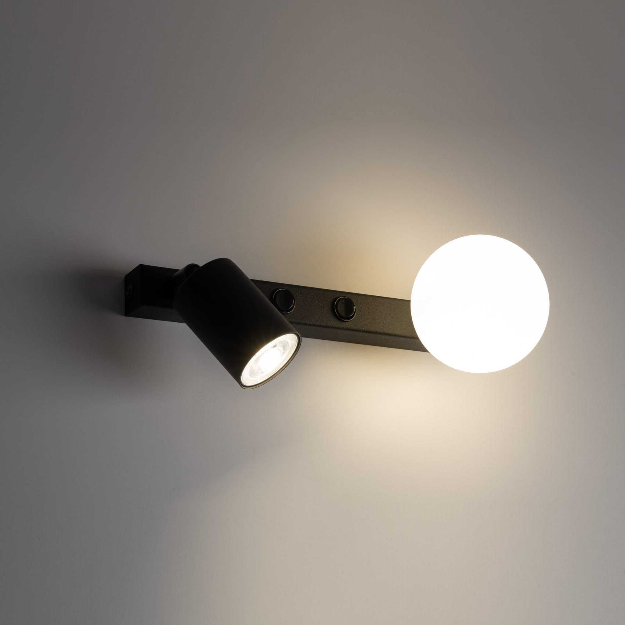 Kinkiet nowoczesny industrialny loft reflektor klosz szklany kula z włącznikiem czarny biały TK Lighting Vox 10148 1x10W GU10 1x6W G9