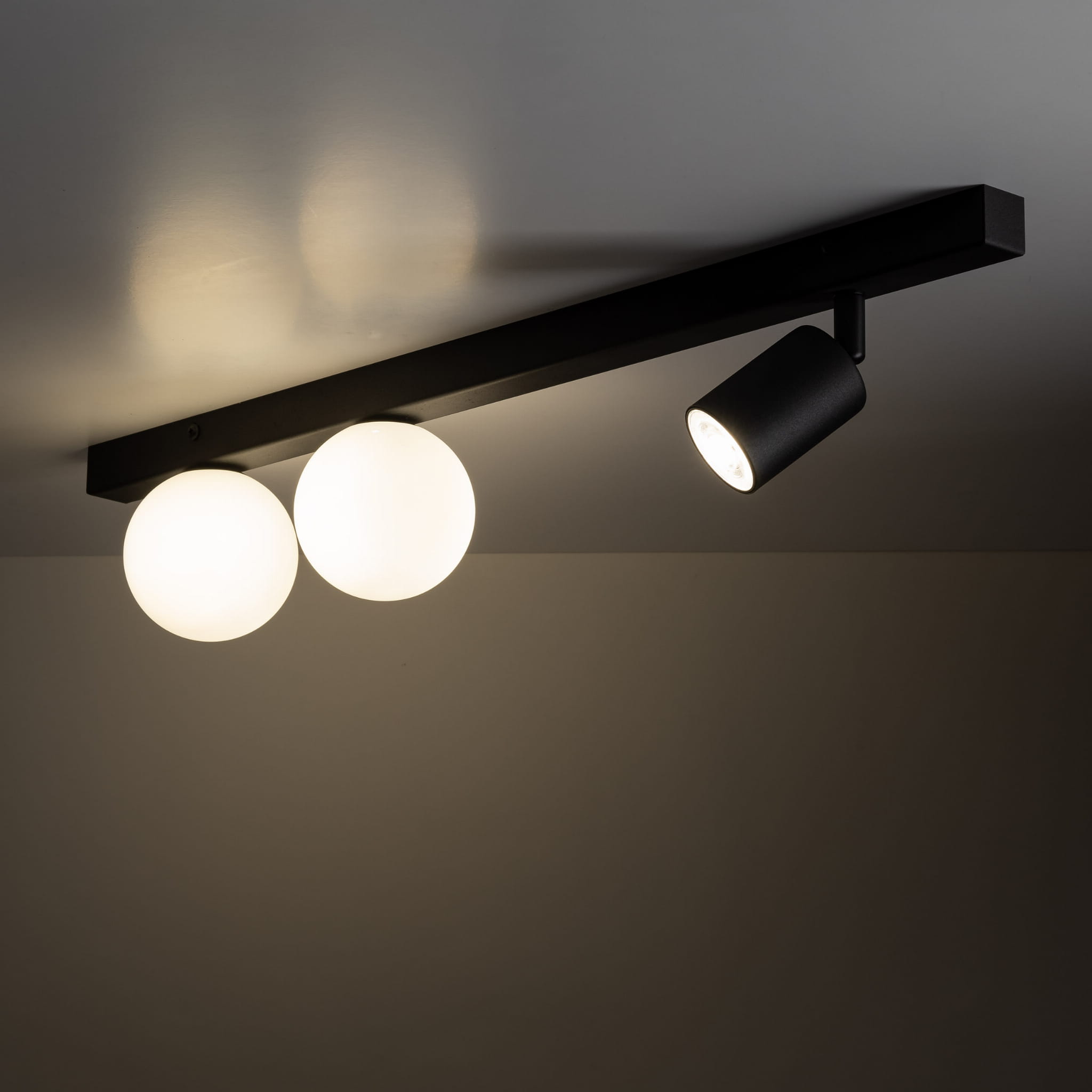 Plafon nowoczesny industrialny loft reflektor klosz szklany kule czarny biały TK Lighting Vox 10001 2x10W GU10 1x6W G9