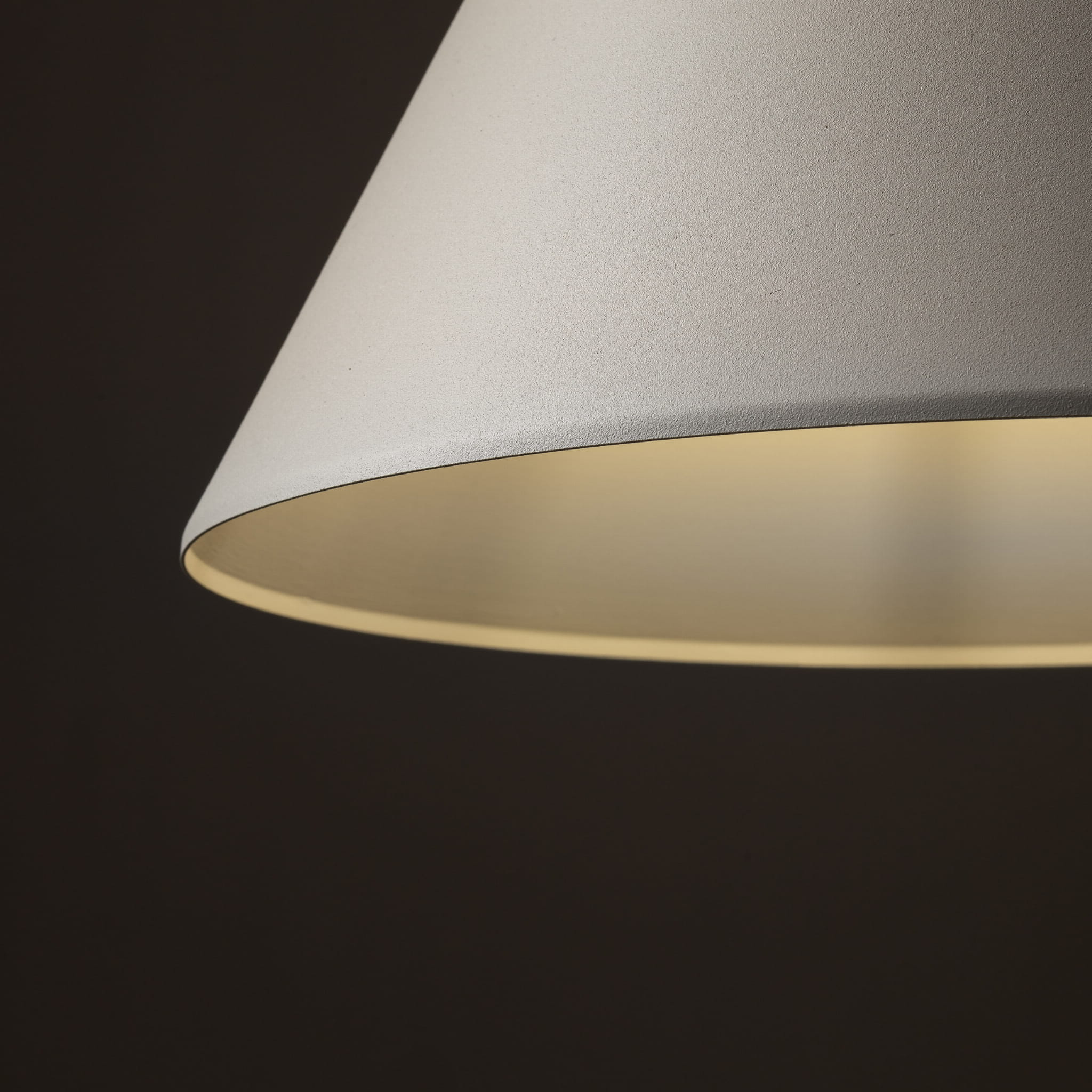 Lampa wisząca nowoczesna skandynawska loft klosz metalowy stożek beżowa TK Lighting Cono 10056 1x15W E27