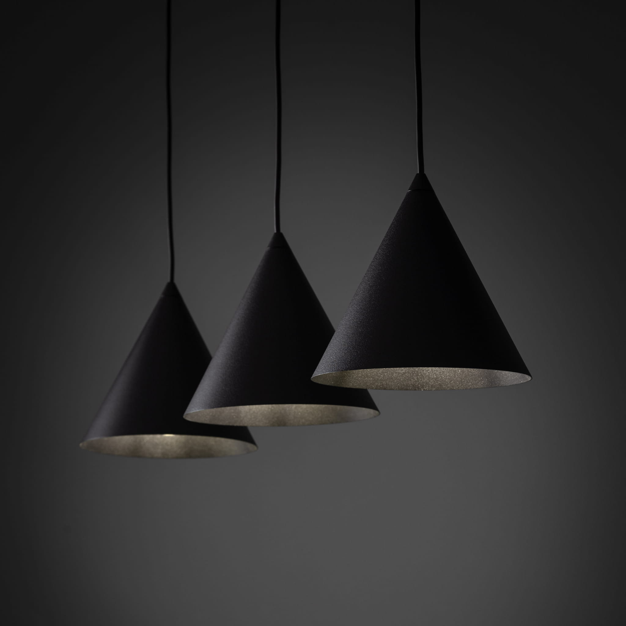 Lampa wisząca nowoczesna skandynawska klosz metalowy stożek czarna TK Lighting Cono 10068 3x15W E27