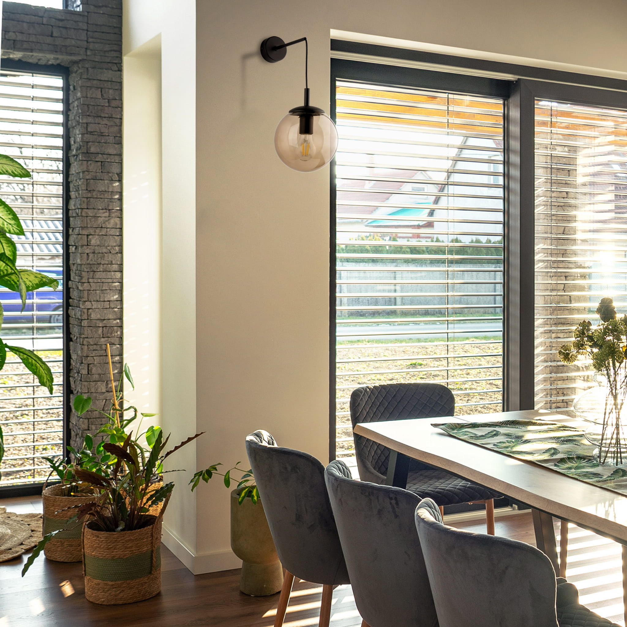 Kinkiet nowoczesny elegancki loft industrialny klosz szklany kula topaz czarny TK Lighting Esme 5389 1x15W E27
