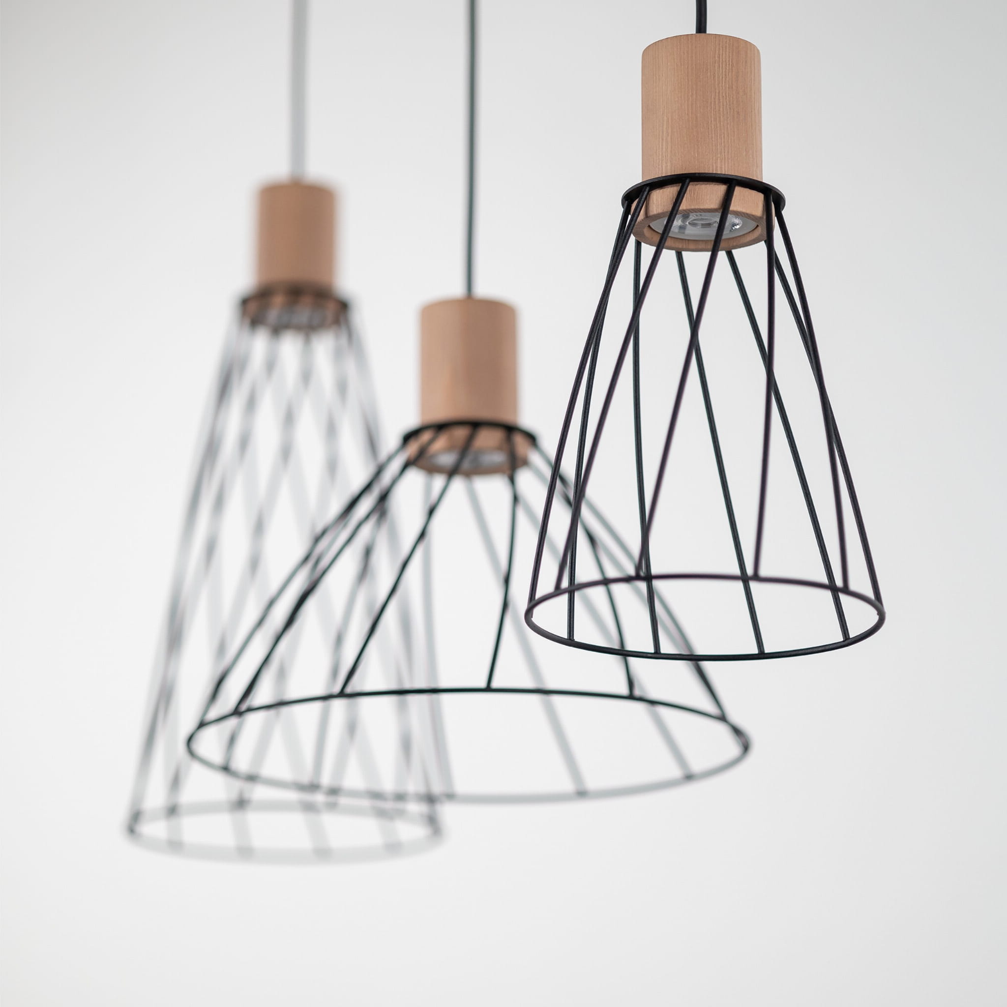 Lampa wisząca nowoczesna industrialna loft ażurowa klosz metalowy pręty stożek czarna drewno TK Lighting Modesto 10158 3x10W GU10