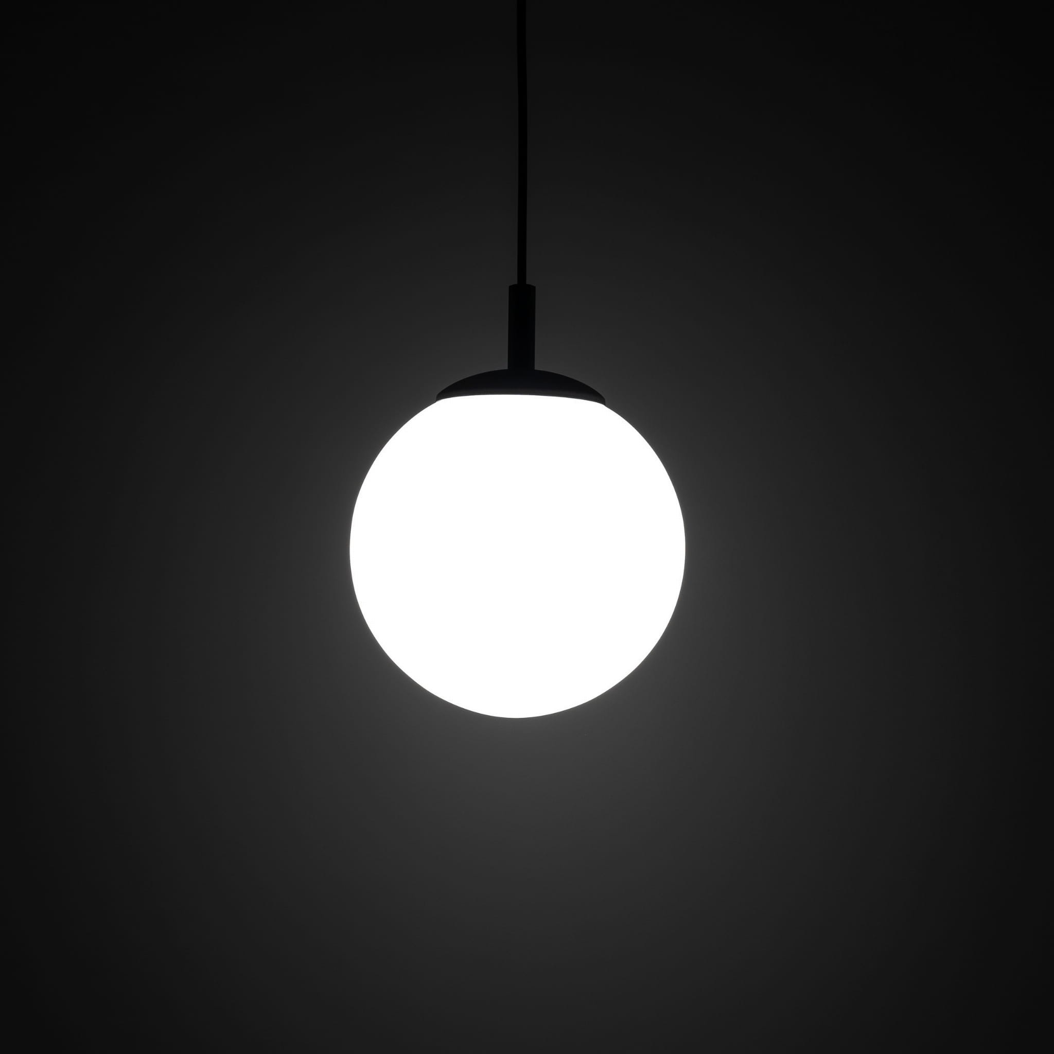 Lampa wisząca nowoczesna elegancka loft industrialna klosz szklany kula biała czarna TK Lighting Esme 5669 1x15W E27
