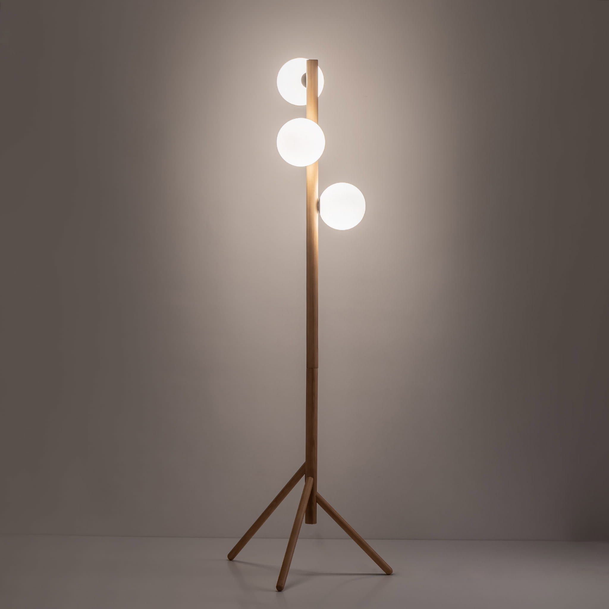 Lampa podłogowa nowoczesna elegancka drewniana loft industrialna klosz szklany kule drewniana biała TK Lighting Estera 5809 3x6W G9