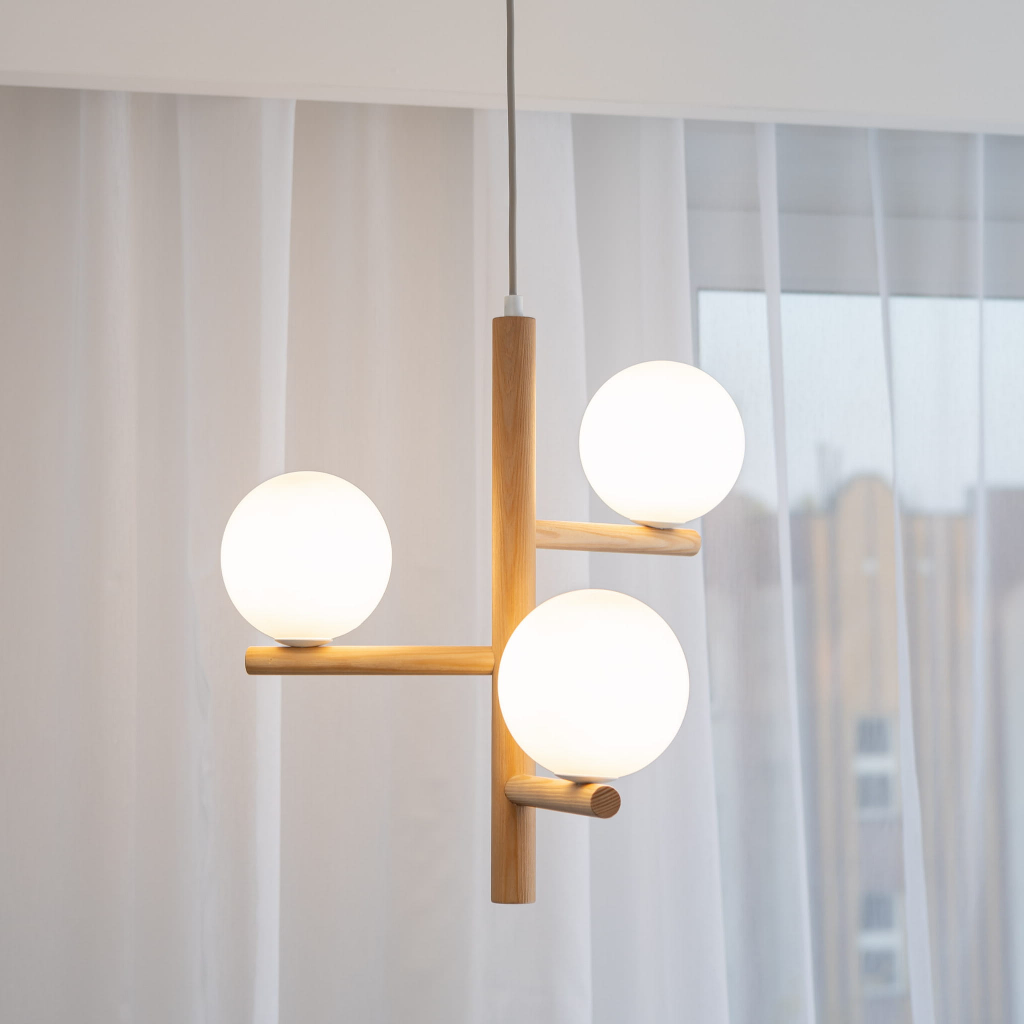 Lampa wisząca nowoczesna elegancka loft industrialna drewniana klosz szklany kule patyk rurka drewniana biała TK Lighting Estera 6799 3x6W G9