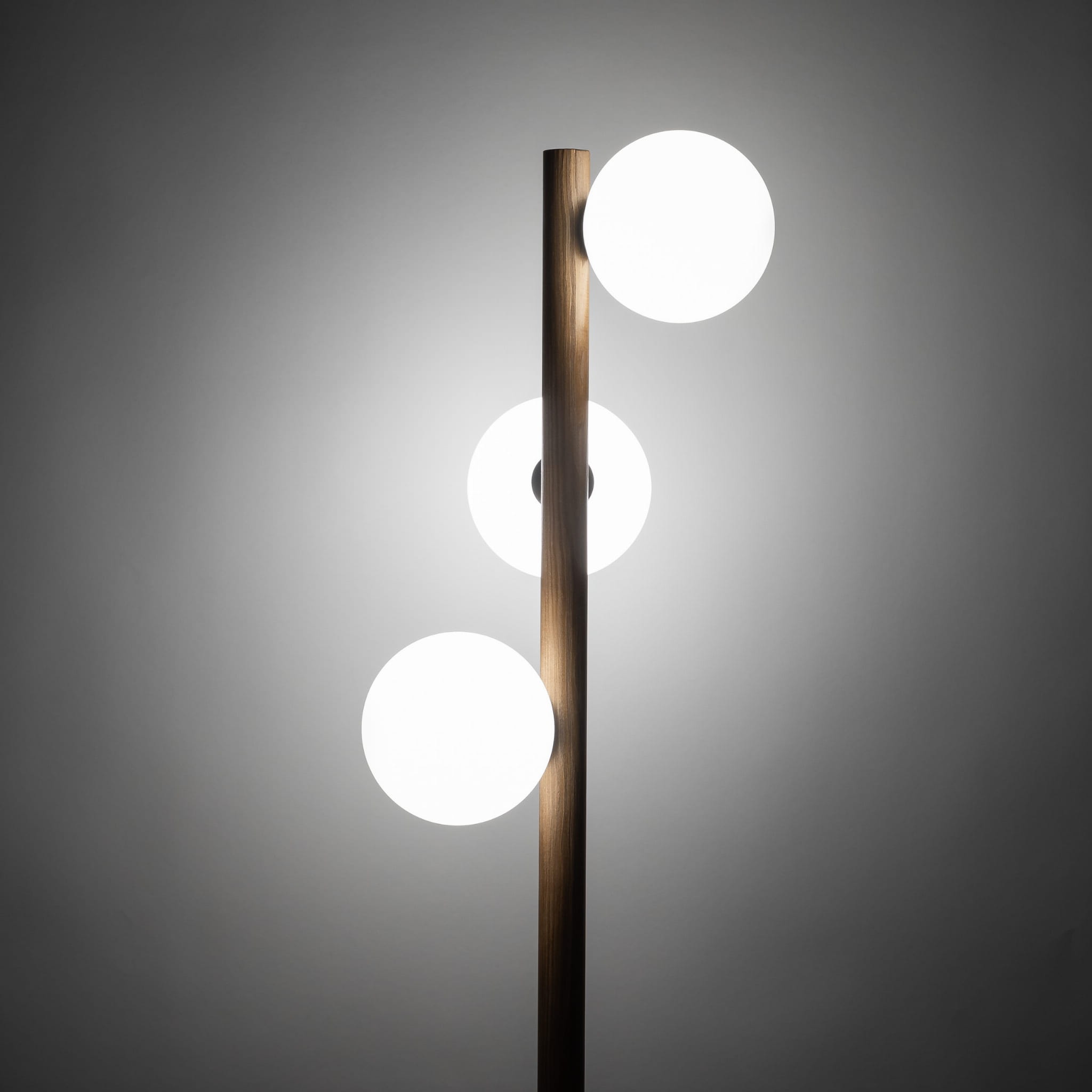 Lampa podłogowa nowoczesna elegancka drewniana loft industrialna klosz szklany kule orzech biała TK Lighting Estera 16045 3x6W G9