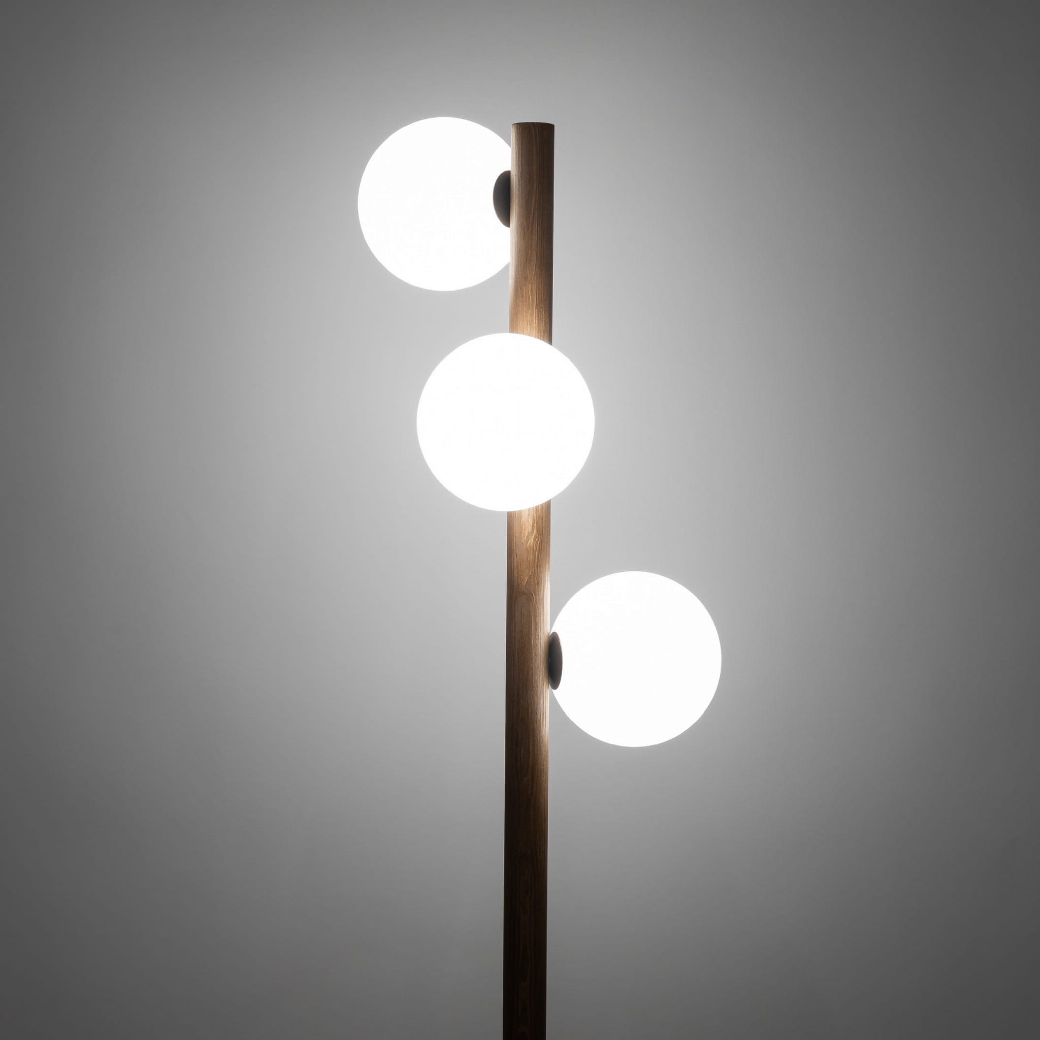 Lampa podłogowa nowoczesna elegancka drewniana loft industrialna klosz szklany kule orzech biała TK Lighting Estera 16045 3x6W G9