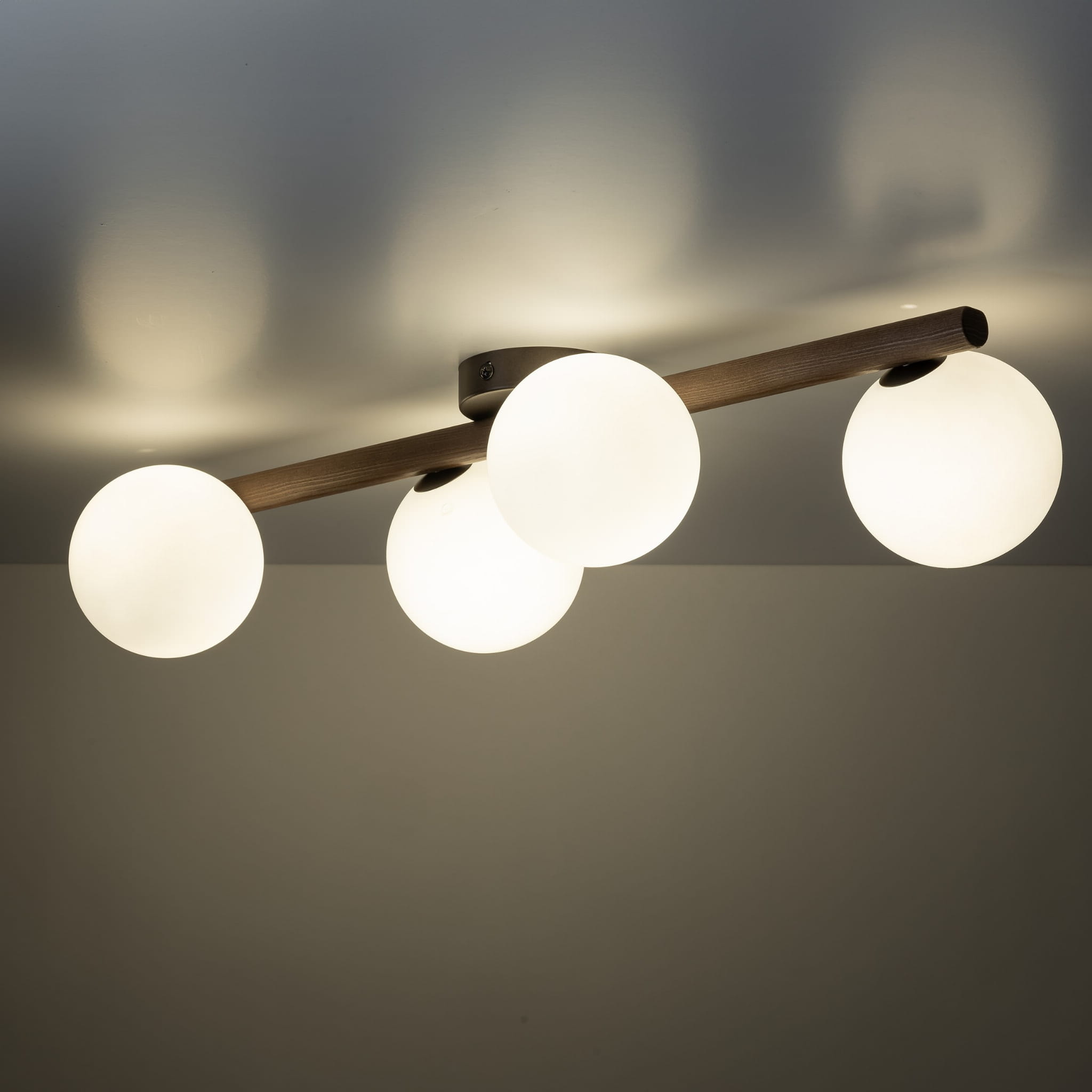 Plafon nowoczesny elegancki loft industrialny klosz szklany kule belka drewniana orzech biały TK Lighting Estera 10270 4x6W G9