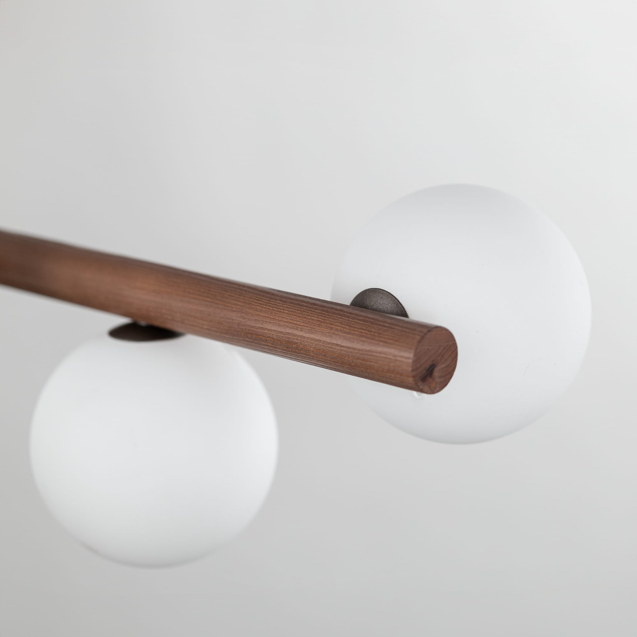 Lampa wisząca belka drewniana nowoczesna elegancka loft industrialna klosz szklany kule orzech biała TK Lighting Estera 10272 7x6W G9