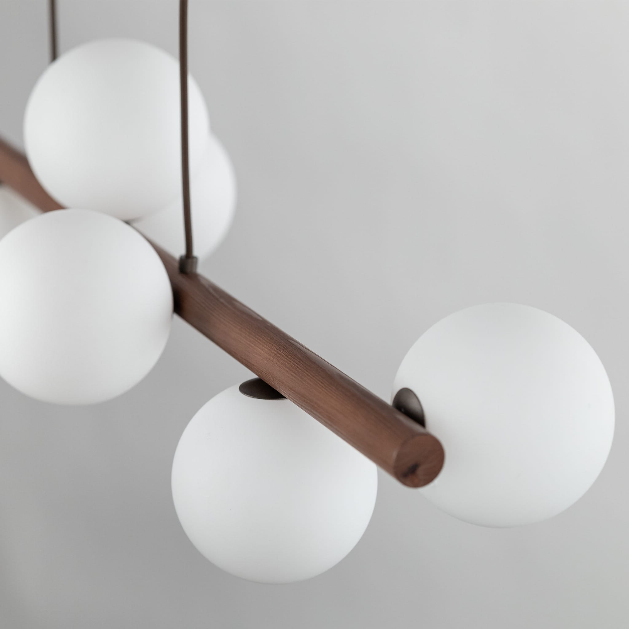Lampa wisząca belka drewniana nowoczesna elegancka loft industrialna klosz szklany kule orzech biała TK Lighting Estera 10273 9x6W G9