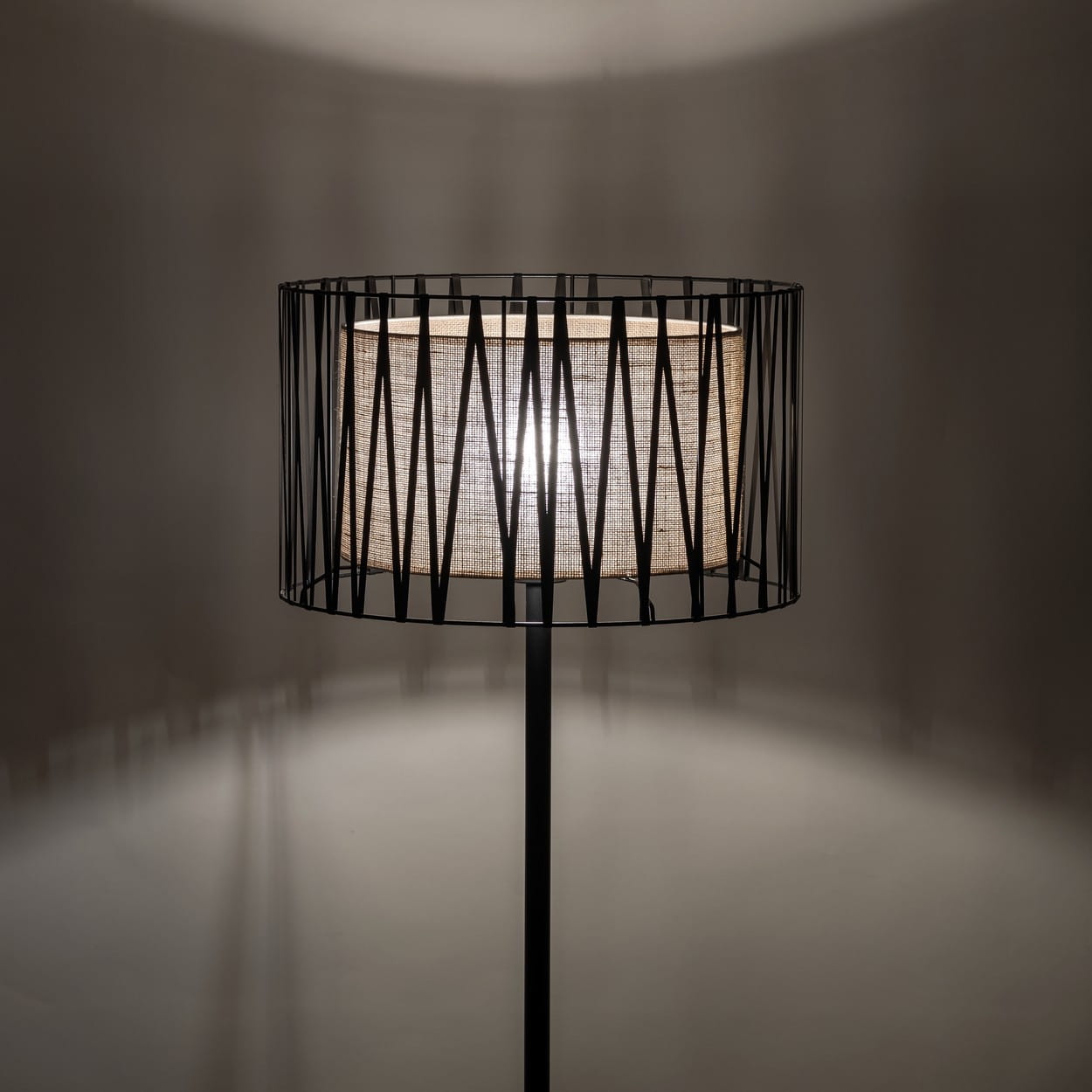 Lampa podłogowa nowoczesna skandynawska boho pręty metalowe abażur materiałowy czarna juta TK Lighting Harmony 5890 1x15W E27
